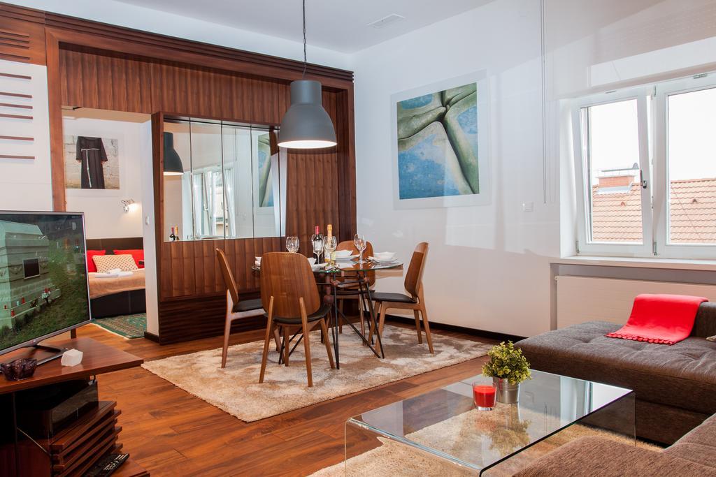 Centroom Apartman *